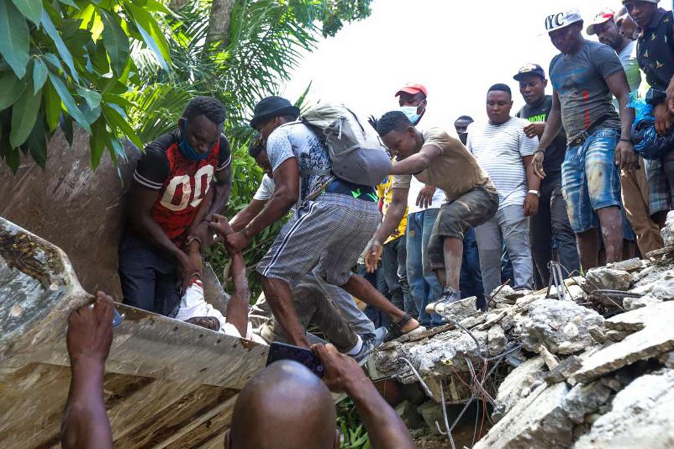 Haiti depreminde ölenlerin sayısı 724 oldu Haiti depreminde ölenlerin sayısı 724 oldu